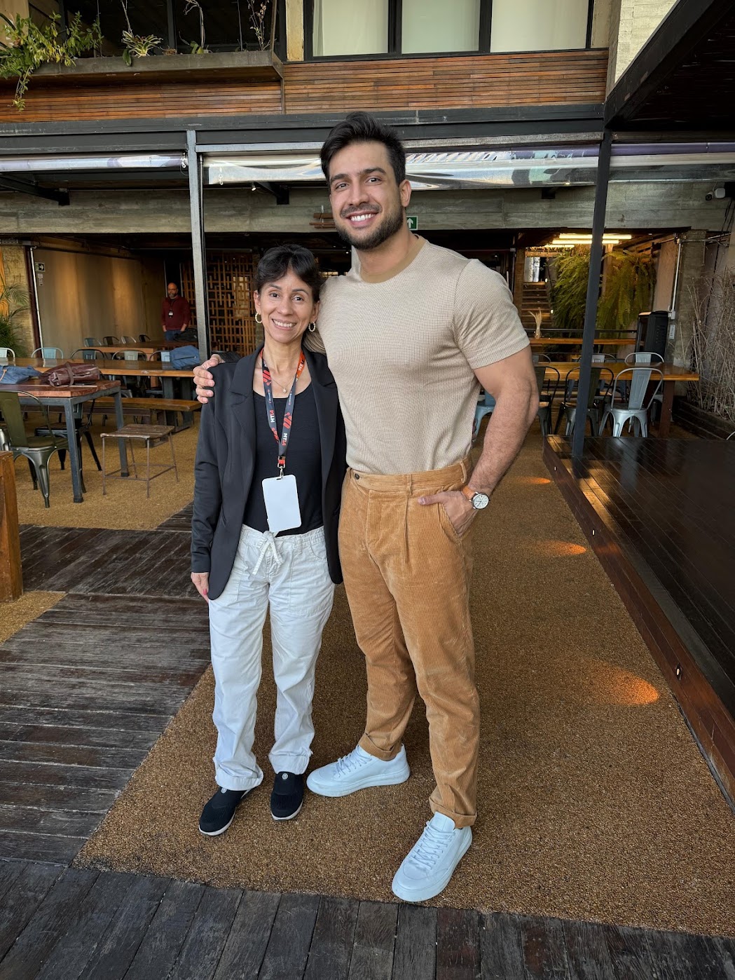 Matheus e Elaine em uma imersão de inteligência artificial